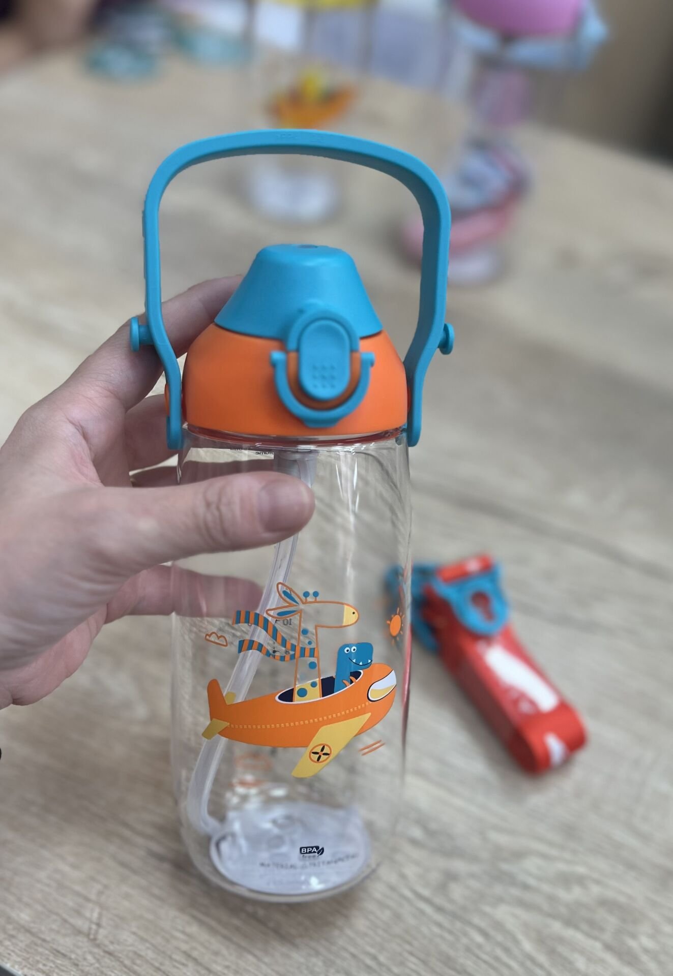 UZSPACE 680 ML MATARA SERT PİPETLİ (2202)